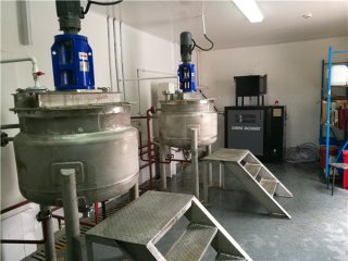 化工反應(yīng)釜物料控溫 ±0.5度，用什么電加熱導(dǎo)熱油爐？